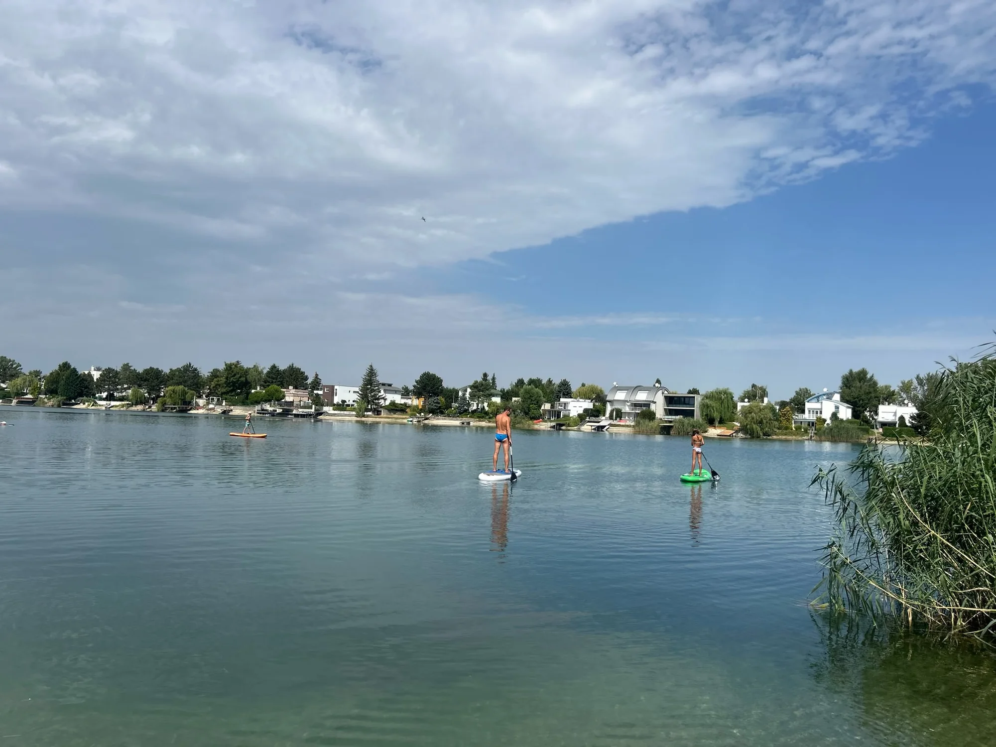 Paddleboarding na jazere