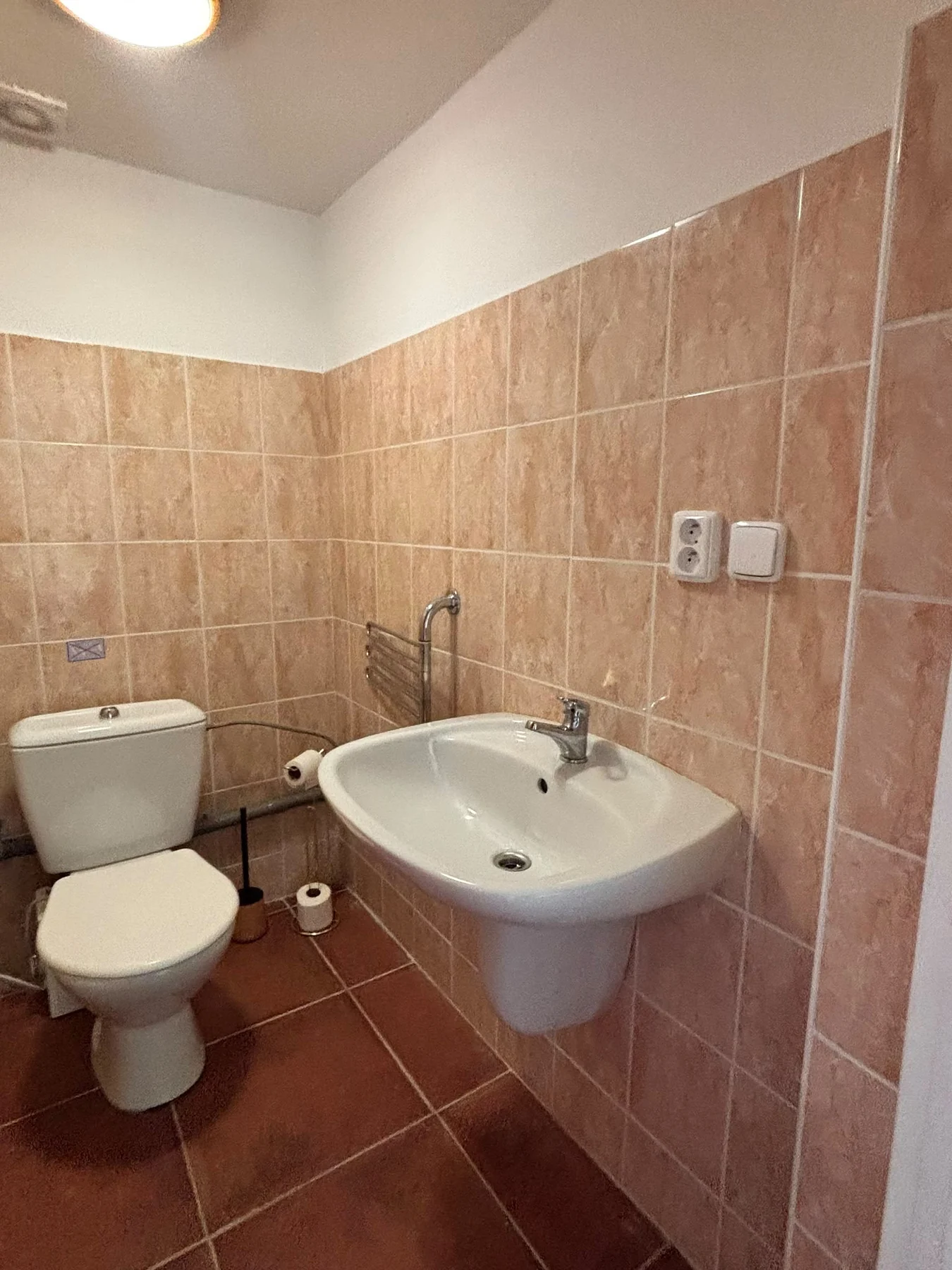 WC pri spoločenskej miestnosti